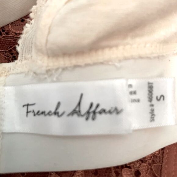 French Affair Creme Lace Choker Bralette Size Small - Picture 9 of 10